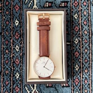 Daniel Wellington “Classic St Mawes” watch with leather strap
